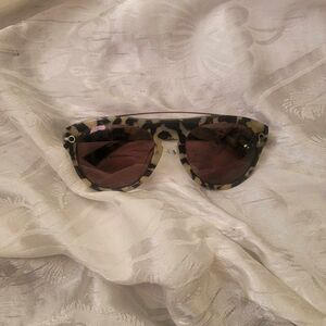 NIB VESTAL WINDROSE SUNGLASSES $90 White Tortoise Black